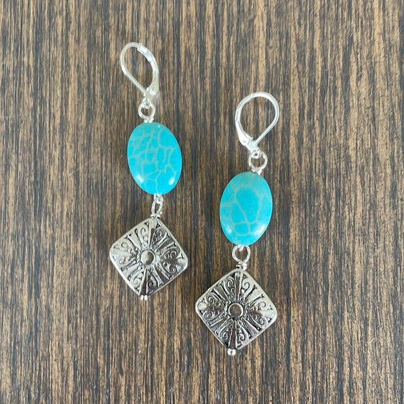 HAND CRAFTED EARRINGS Turquoise Ovals Silver Plated, Embossed Diamond Shape Bead - Picture 1 of 12